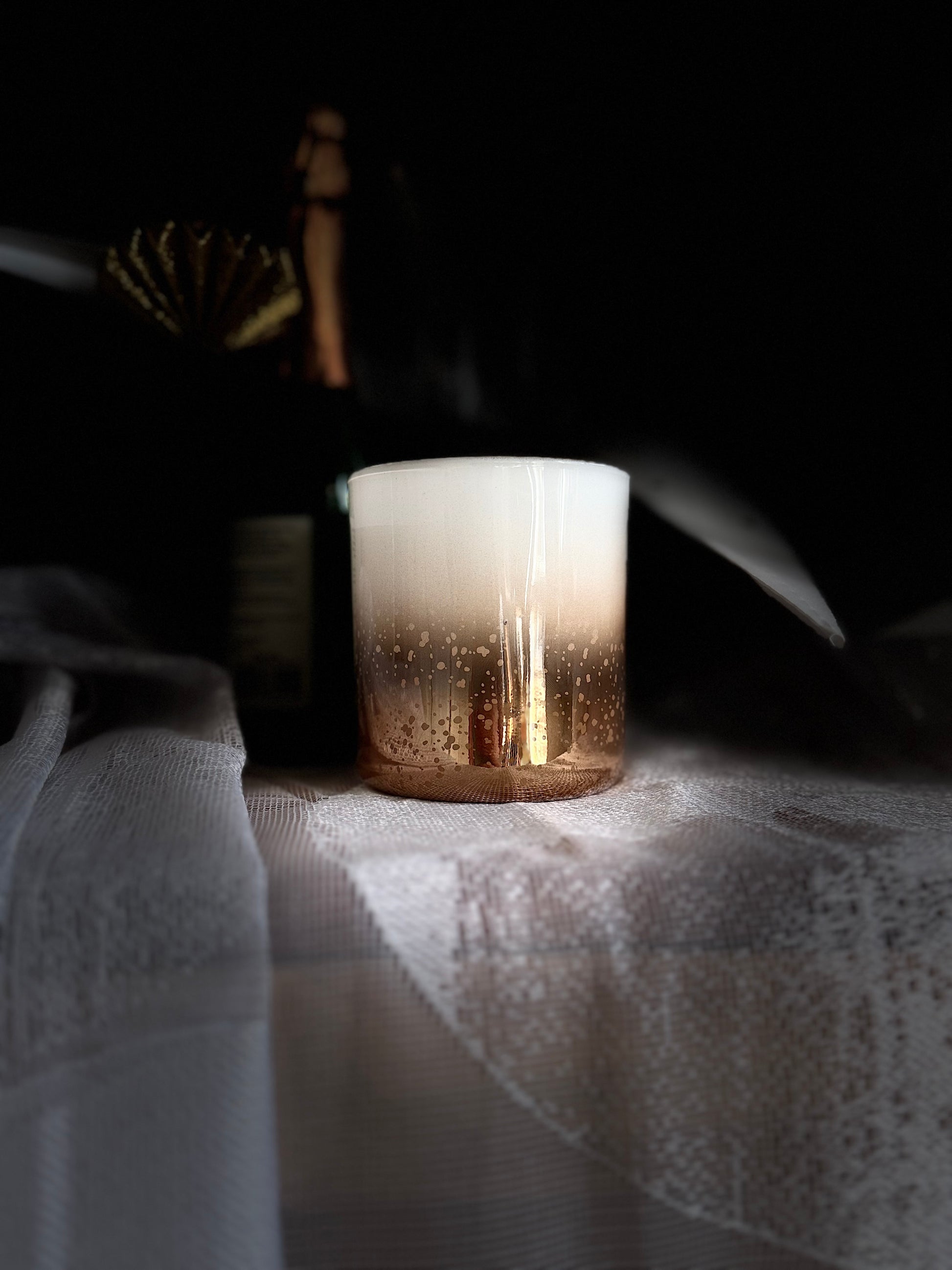Golden Winter candle by Flammart — double-aroma soy candle with Myrrh & Tonka and Christmas Punch.