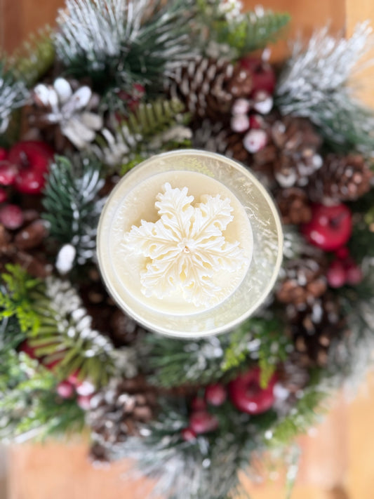 White Winter candle by Flammart — double-aroma soy candle with Winterwood Haven and Christmas Spruce & Cinnamon.