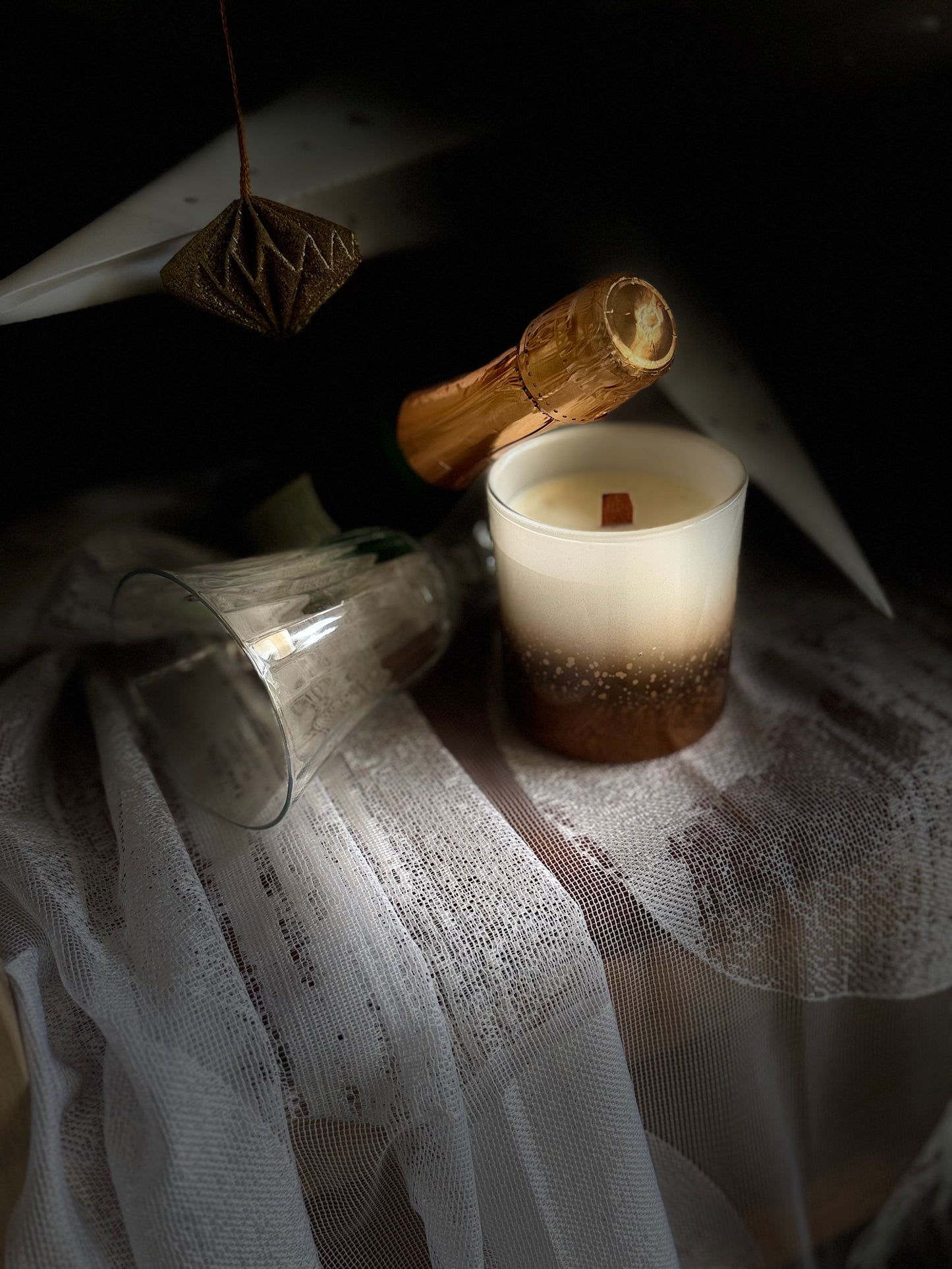 Golden Winter candle by Flammart — double-aroma soy candle with Myrrh & Tonka and Christmas Punch.