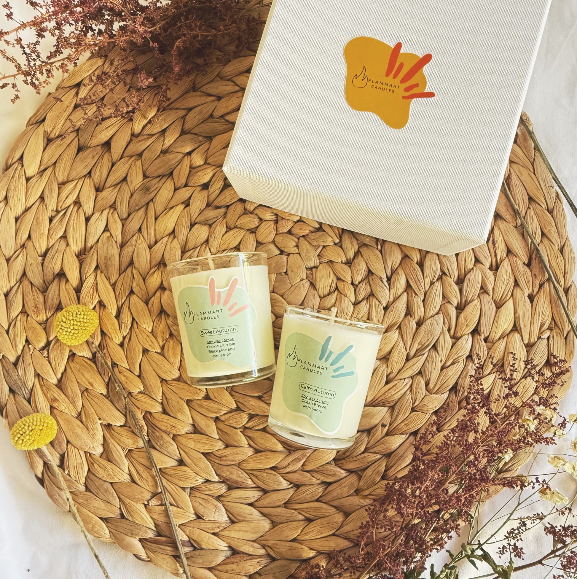 Sweet and Calm Autumn candle duo by Flammart — handcrafted double-aroma soy candles featuring Cookie Crumble, Cinnamon, Black Pine, Ocean Breeze and Palo Santo.